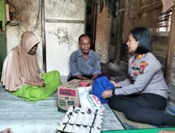 Momen Haru Jumat Berkah, Kapolsek Kualuh Hulu Sambangi Warga Lumpuh dan Buta di Damuli Pekan