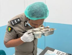 Pastikan Kesehatan & Food Safety, Polres Labusel Uji Kelayakan 1.703 Porsi Makanan Bergizi untuk Siswa