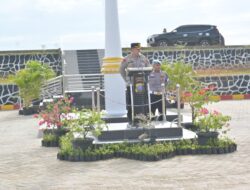 Apresiasi Seni dan Integritas: Kapolres Labusel Serahkan Hadiah Lomba Mural di Apel Pagi