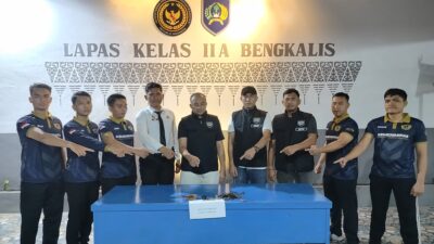 Jaga Stabilitas Keamanan Malam Hari, Satgas Kamtib Lapas Bengkalis Sisir Blok 05C dan Sita Pecahan Kaca Hingga Kabel Rakitan