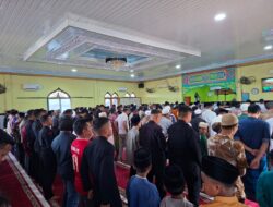 Kapolres Rohil Dan  Berimob Gelar Sholat Jumat Dan Khutbah Di 3 Masjid Sebagai Cooling System Pasca Unras Di Panipahan 