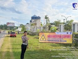 Satlantas Polres Labusel Pasang Spanduk Himbauan di Titik Rawan Laka Lantas Jalinsum