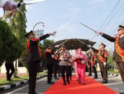 Polres Rokan Hilir Gelar Kenal Pamit dan Tradisi Farewell-Welcome Parade Kapolres, AKBP Aldi Alfa Faroqi Resmi Menjabat