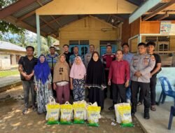 Polsek Torgamba Berbagi! 10 Lansia di Aek Batu Terima Bansos, Warga Haru Sambut Kepedulian Polri