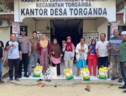 Ucapan Terimakasih Kapolsek Torgamba Salurkan Bahan Sembako Kepada 5 orang Lansia Di Desa Torganda,