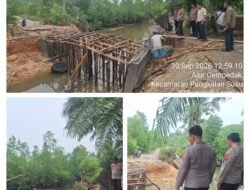 Pastikan Pembangunan Berjalan, Polsek Pangkalan Susu Monitoring Jembatan Merah Putih